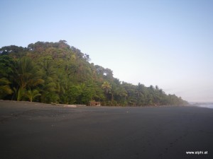 Menschenleerer Strand